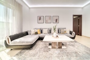 TV - Ritzy 1BR at Global Golf Residence 2 Sports City by Deluxe Holiday Homes (Dubai)