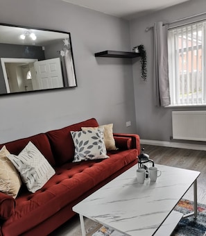 Casa, varias camas | Área de sala de estar