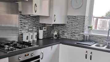 House, Multiple Beds | Private kitchen | Fridge, microwave, oven, stovetop