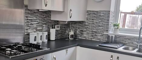 House, Multiple Beds | Private kitchen | Fridge, microwave, oven, stovetop