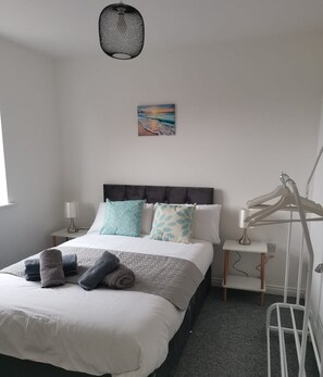 House, Multiple Beds | 3 bedrooms, iron/ironing board, free WiFi, bed sheets - Olive and Carol's Beautiful 3-bed House in Walsall (Walsall)