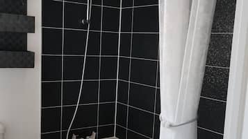 House, Multiple Beds | Bathroom | Combined shower/bathtub, deep-soaking bathtub, hair dryer, towels