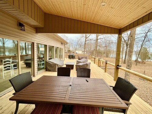 Lakefront Haven • Dock, Fishing, Swim