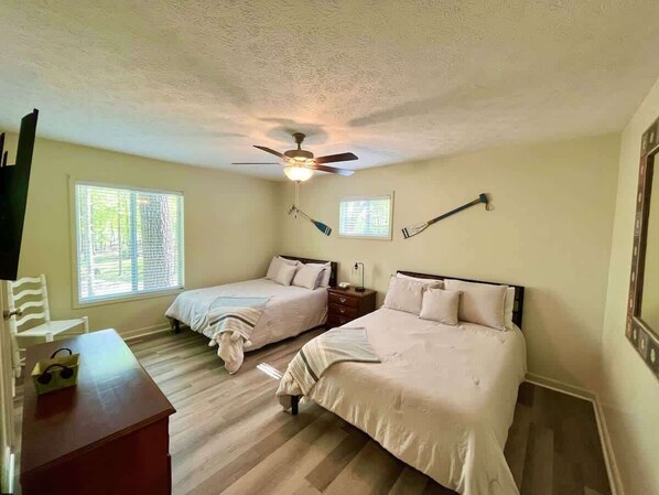 4 makuuhuonetta, silitysrauta/-lauta, Wi-Fi, vuodevaatteet