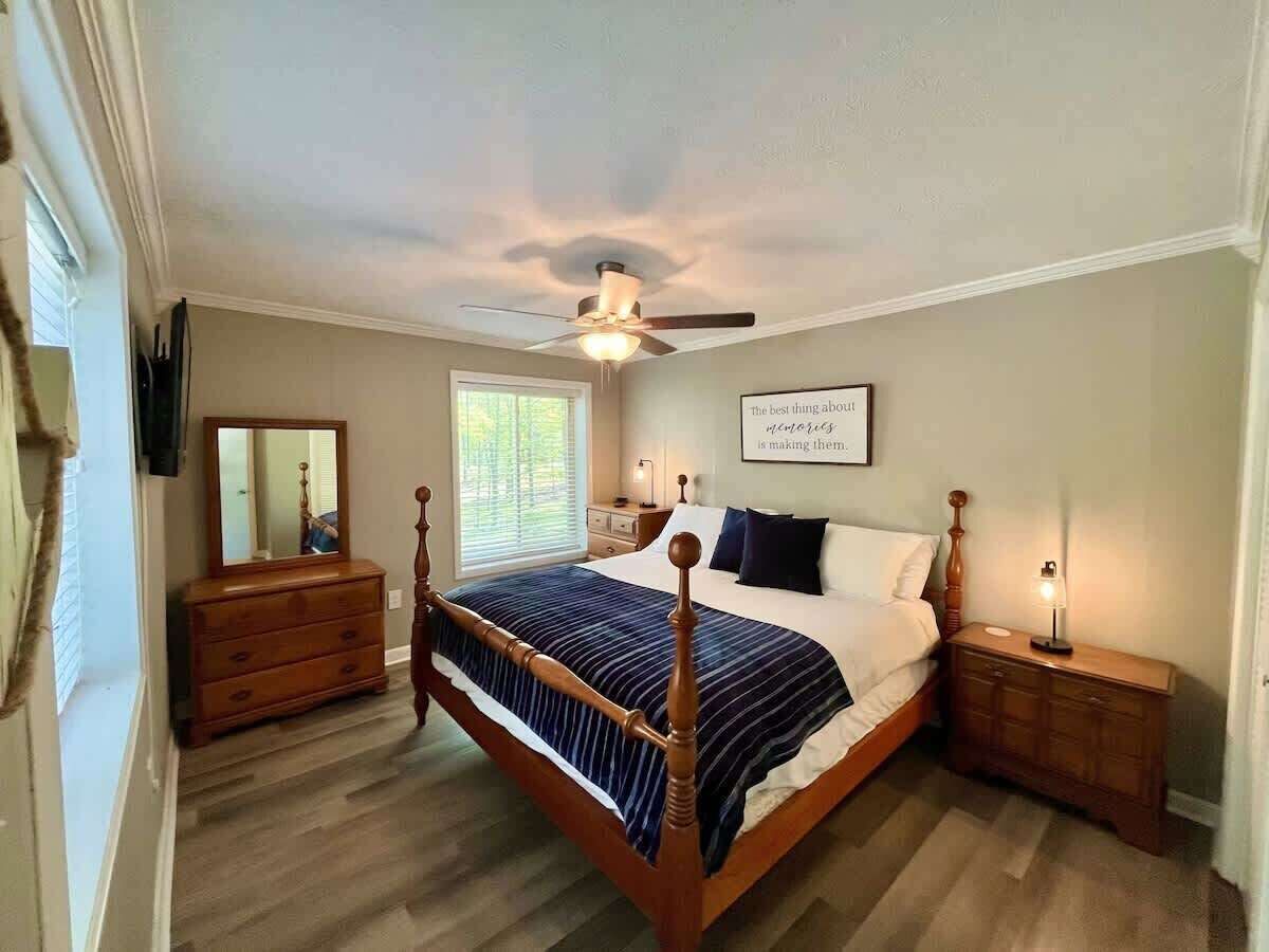 4 habitaciones, tabla de planchar con plancha, wifi y ropa de cama 