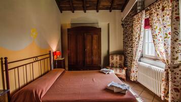 2 bedrooms, iron/ironing board, travel crib, free WiFi