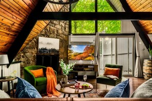 Smart-tv och eldstad