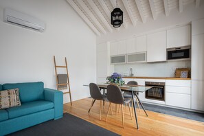 Comfort Villa | Private kitchen | Mini-fridge, microwave, oven, espresso maker - Quinta dos 10 (Ponta Delgada)