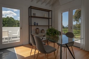 Deluxe Villa | In-room dining - Quinta dos 10 (Ponta Delgada)