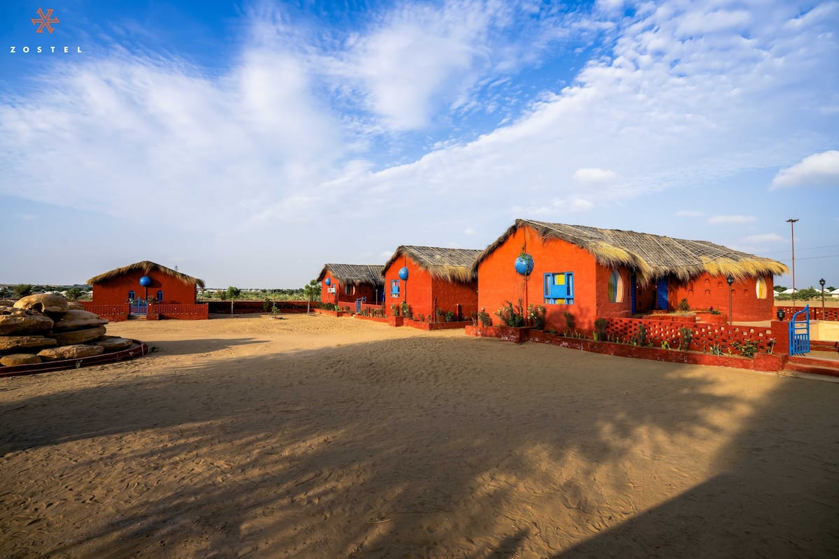 Deluxe Mudhouse Cottage with a porch | 1 bedroom, free WiFi