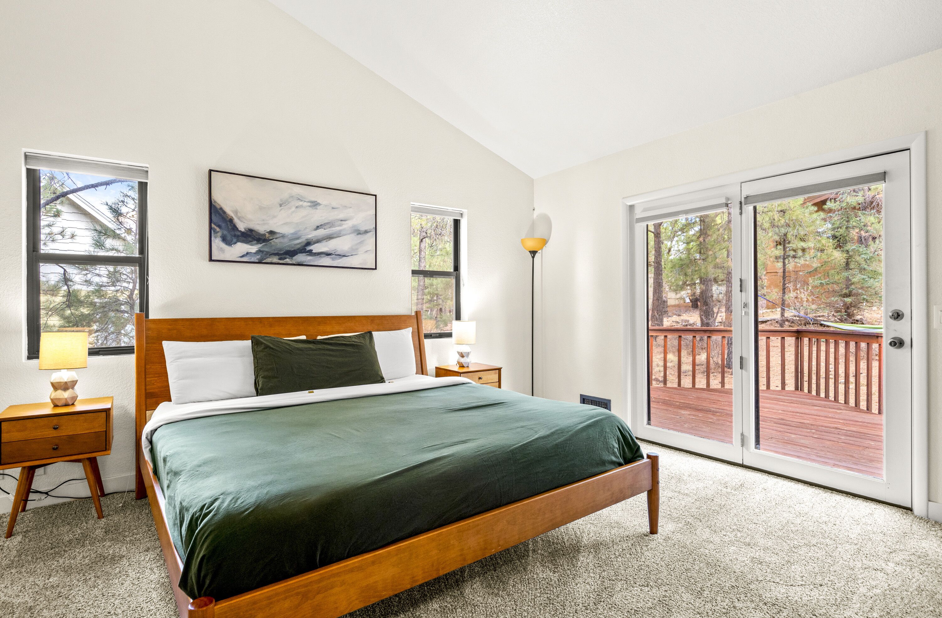 3 makuuhuonetta, työpöytä, silitysrauta/-lauta, ilmainen Wi-Fi