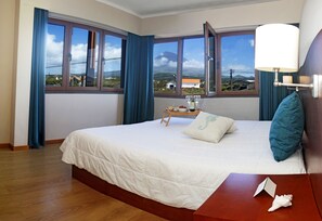 Desk, laptop workspace, soundproofing, free WiFi - Baía da Barca (Madalena)