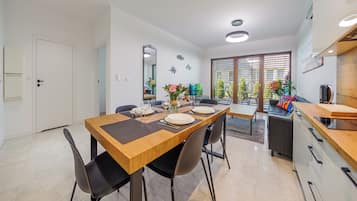 Apartment (3) | In-room dining