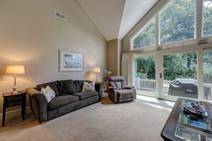 Smart TV, DVD player, books, stereo - 17 Cartgate - Palmetto Dunes - 4 Bed 4 Bath Private Pool -Hilton Head Rentals (Hilton Head Island)