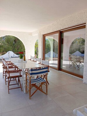Outdoor dining