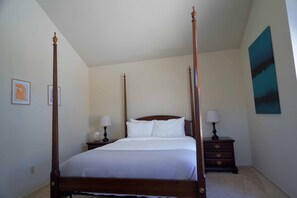 4 bedrooms, desk, iron/ironing board, free WiFi