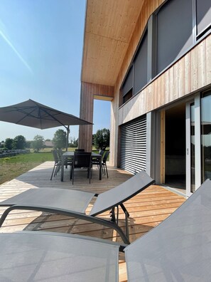 Outdoor dining - Magnifique Villa Nature le Bois D'aura (Fournets-Luisans)