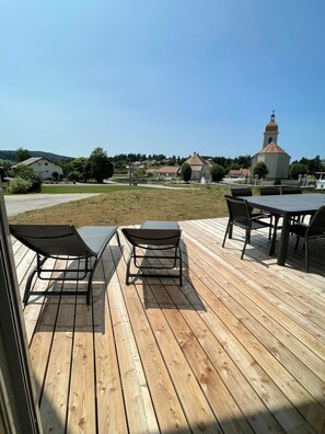 Outdoor dining - Magnifique Villa Nature le Bois D'aura (Fournets-Luisans)