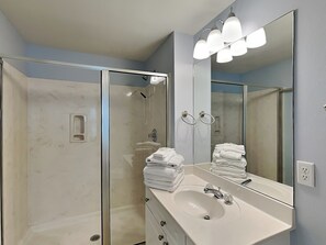 Towels - The Village #514 | 0.3mi to Beach + Pool (Blue Mountain Beach)
