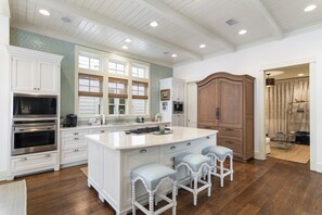 Fridge, microwave, oven, stovetop - Holiday Availability! Private Pool! Carriage House! 5 Adult Bikes! (Santa Rosa Beach)