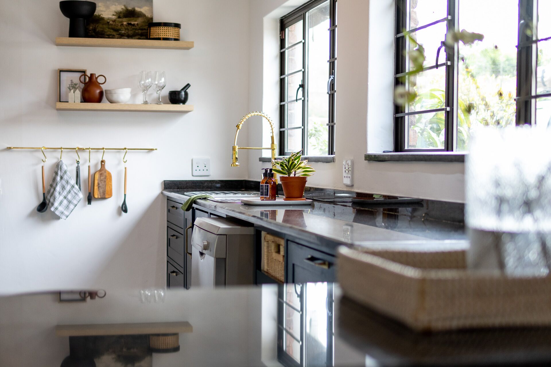 Premium House | Private kitchen | Full-size fridge, microwave, oven, stovetop