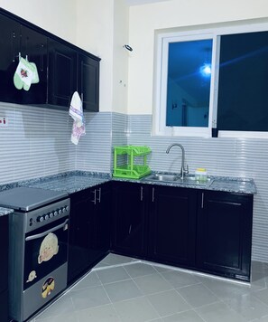 Fridge, microwave, oven, electric kettle - Two bedroom apartmentoverlooking beautiful mangroves (Dar es Salaam)