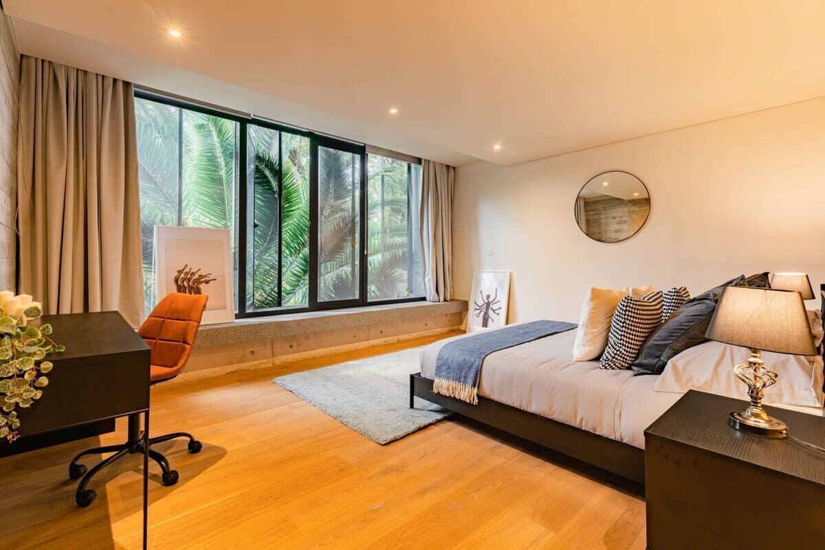 4 bedrooms, desk, iron/ironing board, WiFi