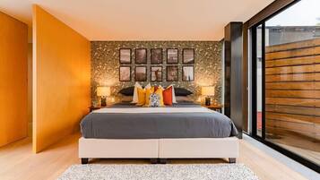 3 bedrooms, in-room safe, desk, iron/ironing board