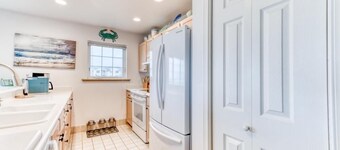 Pool, Ocean View, Beach Access (Shenanigans)