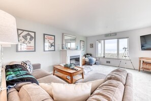 スマートテレビ、暖炉、DVD プレーヤー、ビデオライブラリ