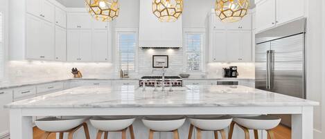 Réfrigérateur, micro-ondes, four, lave-vaisselle