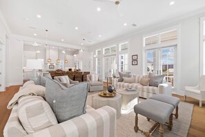 Fernseher, Kamin, Arbeitsbereiche