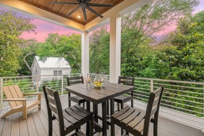 Outdoor dining - Tailwinds & Tides | Heated Pool | Game Room | Rooftop Deck | Pet Friendly (Santa Rosa Beach)