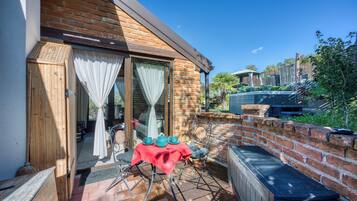 Family House, Multiple Bedrooms, Mountainside (Romantic Haven with Hot Tub) | Outdoor dining