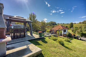 Family House, Multiple Bedrooms, Mountainside (Romantic Haven with Hot Tub) | Terrace/patio - Romantic Haven With Hot Tub (Beretinec)