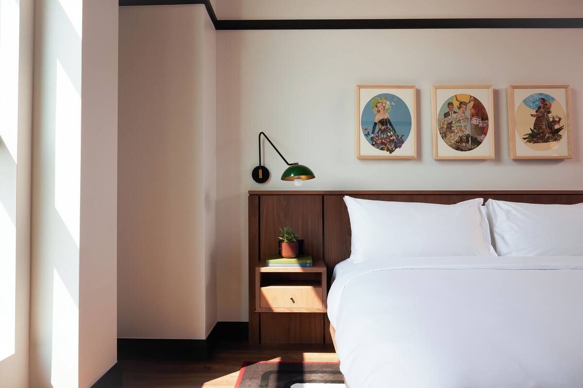 Deluxe Room, 1 King Bed, Non Smoking | 1 bedroom, premium bedding, pillow-top beds, blackout curtains