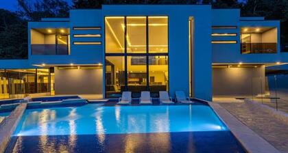 Mansion in el Poblado, A Luxury of another Level House in Coper Mountain Medellin