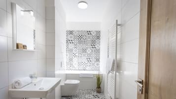 Asciugacapelli, asciugamani, sapone, shampoo