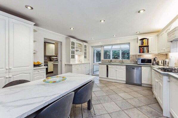 Private kitchen - Offering excellent privacy from neighbours.
(Low Fell)