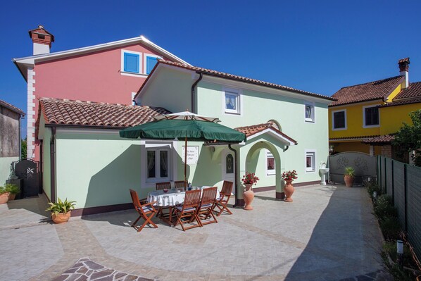 Outdoor dining - Pokrajac in Rovinjsko Selo  - Haus für 4-5 Personen (Rovinj)