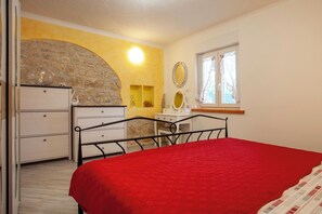 2 habitaciones, tabla de planchar con plancha, wifi y ropa de cama