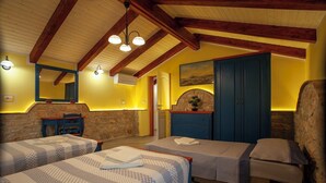 A room with two beds, a stone wall, a wooden ceiling, and a blue wardrobe. - Pokrajac in Rovinjsko Selo  - Haus für 4-5 Personen (Rovinj)