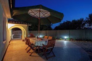 Outdoor dining - Pokrajac in Rovinjsko Selo  - Haus für 4-5 Personen (Rovinj)