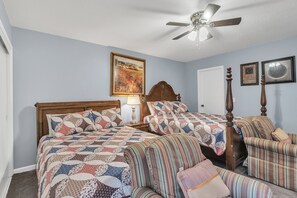 Apartamento, 4 habitaciones | 4 dormitorios, escritorio, espacio para trabajar con un portátil