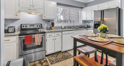 Centrally Located 4br Stonecrest Condo 4 Bedroom Condo by RedAwning