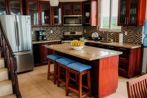 Refrigerador, cafetera/tetera