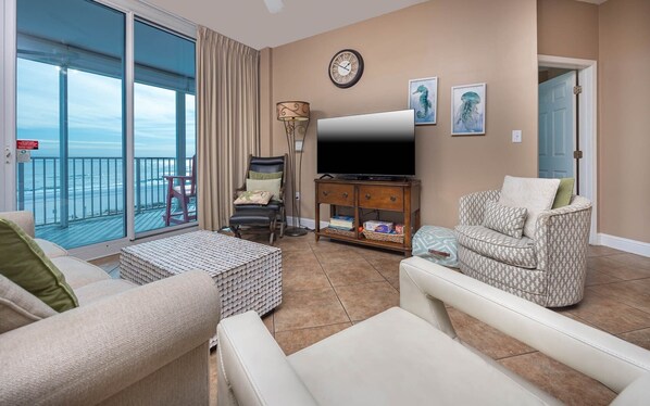 Condo, 2 habitaciones | Área de sala de estar | Reproductor de DVD 