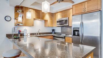 Condo, 1 Bedroom | Private kitchen | Fridge, oven, coffee/tea maker, toaster