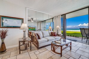 Condo, 1 Bedroom | Living area