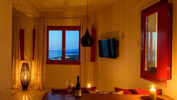 Superb Suite with Private Pool - Hot Tub and Sea View | Essbereich im Zimmer